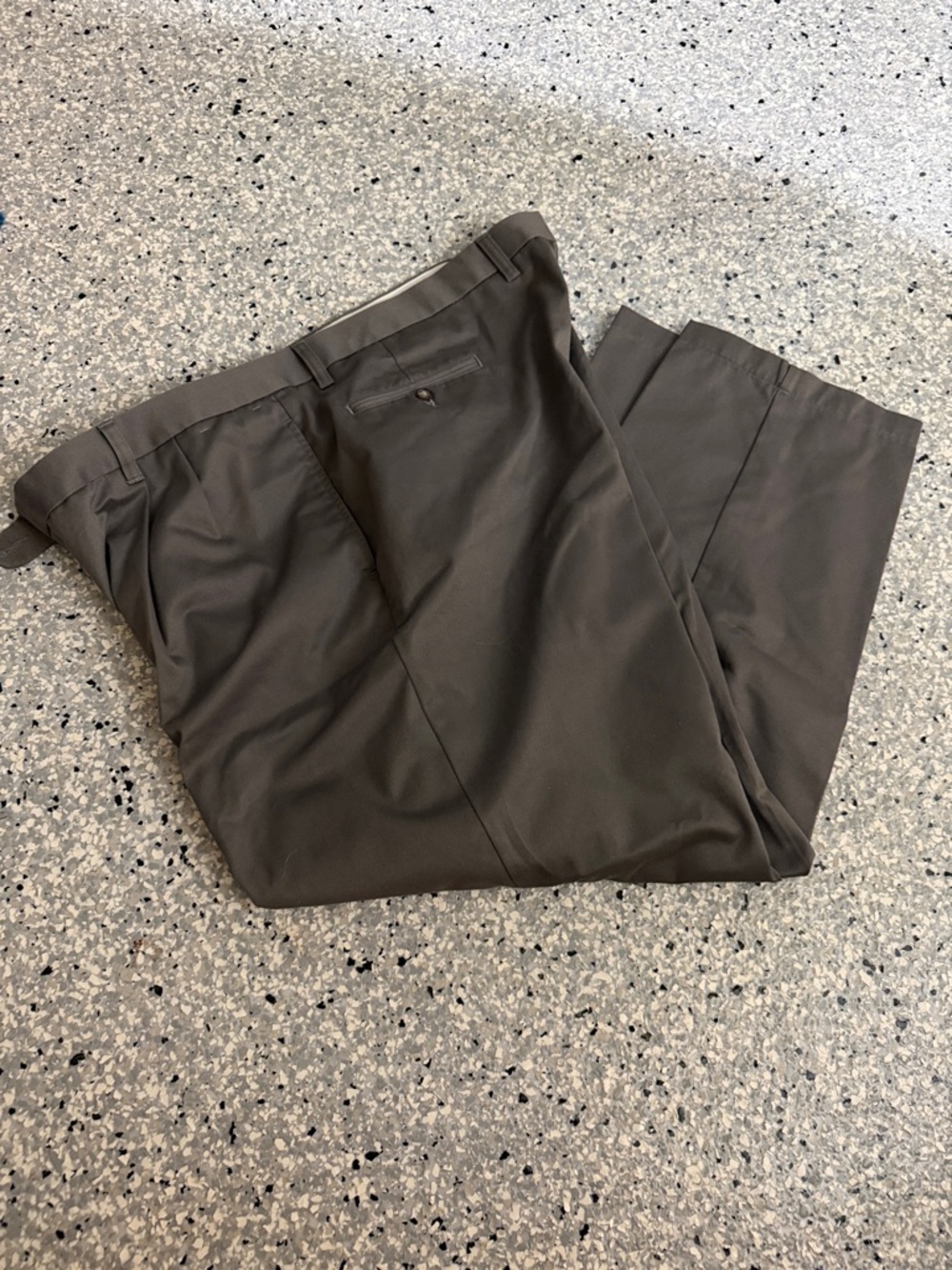 Men's Tailored Dress Pants in Olive